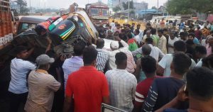 Berhampur-Auto-truck accident