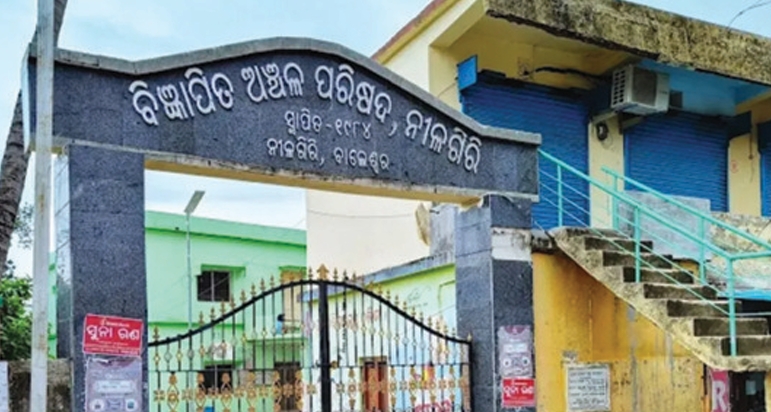 ମା’ବାପାଙ୍କୁ ହରାଇ ୪ ନାବାଳିକା ଅସହାୟ: ୧୦ କେଜି ଚାଉଳରେ ଚଳୁଛି ପରିବାର, ଭଙ୍ଗା କୁଡ଼ିଆରେ ବିତୁଛି ଜୀବନ