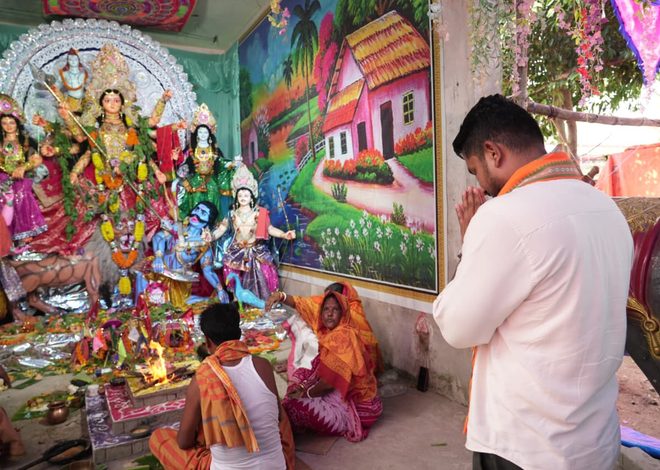 ପୂଜା ମଣ୍ଡପ ପରିଦର୍ଶନ କଲେ ମନ୍ତ୍ରୀ ସୂରଜ
