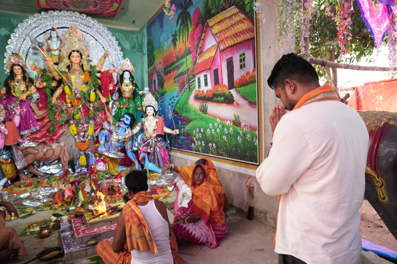 ପୂଜା ମଣ୍ଡପ ପରିଦର୍ଶନ କଲେ ମନ୍ତ୍ରୀ ସୂରଜ